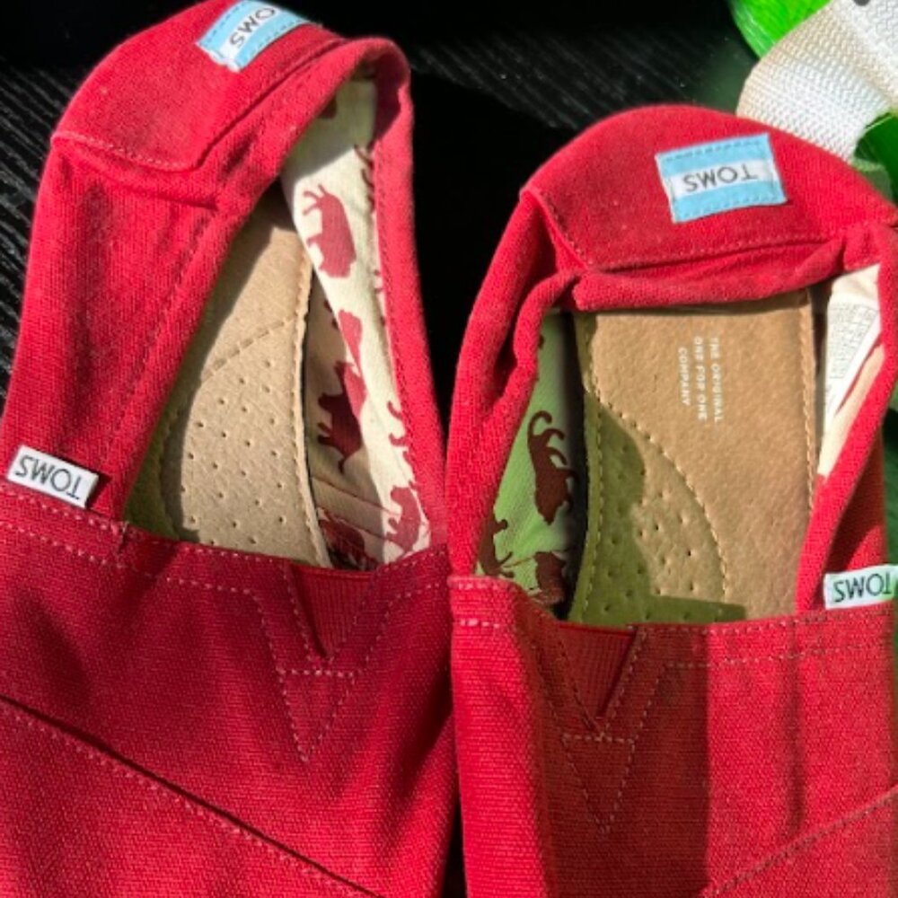 RED TOMS
